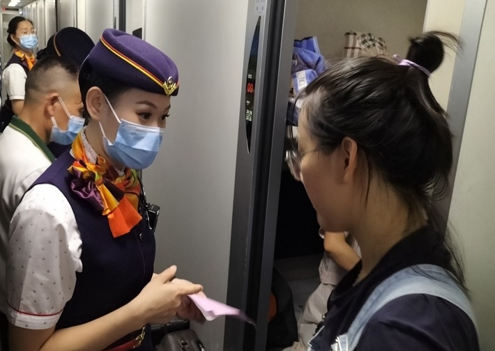 广州到北京动车有卧铺,动卧列车上有"红木棉"-腾讯新闻