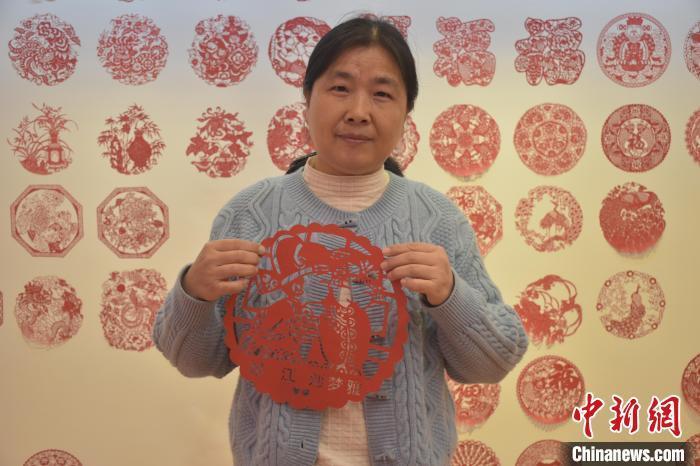 行走赣鄱看非遗：江西樟树非遗剪纸焕发新活力_腾讯新闻