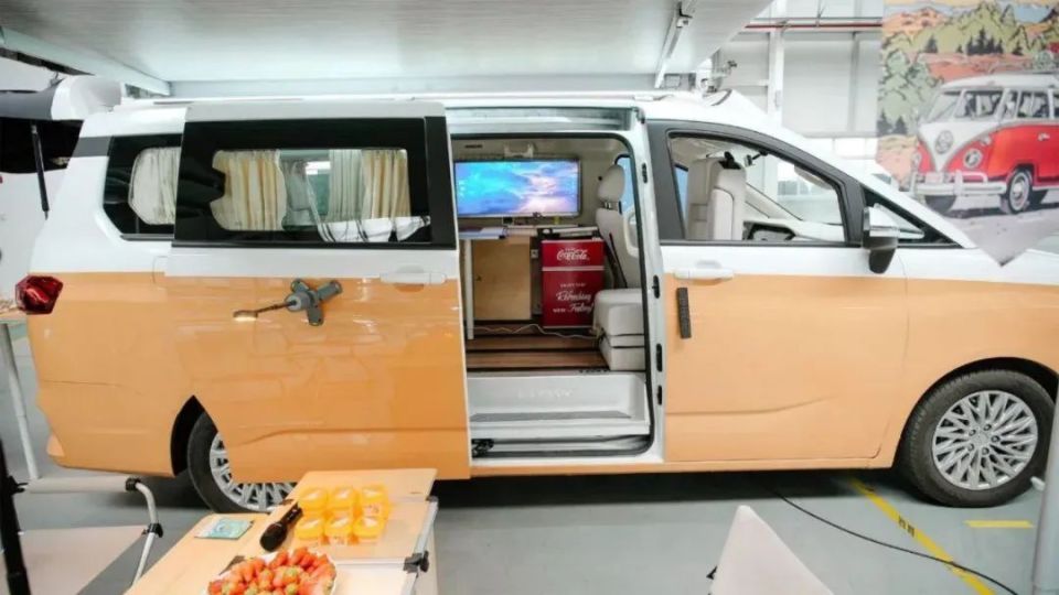 你们要的纯电房车来了,首款原厂量产升顶露营车,这个设计也太萌了