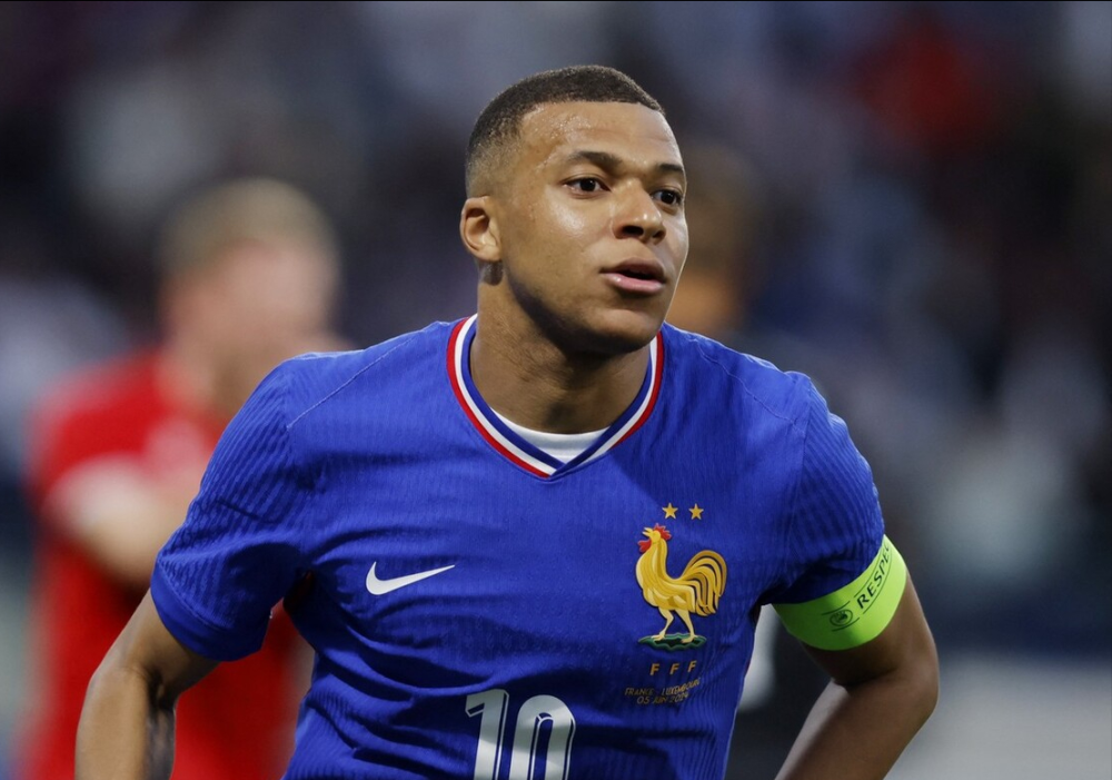 姆巴佩发威:1球2妙传,法国3-0完胜,欧洲杯夺冠第2热门名不虚传