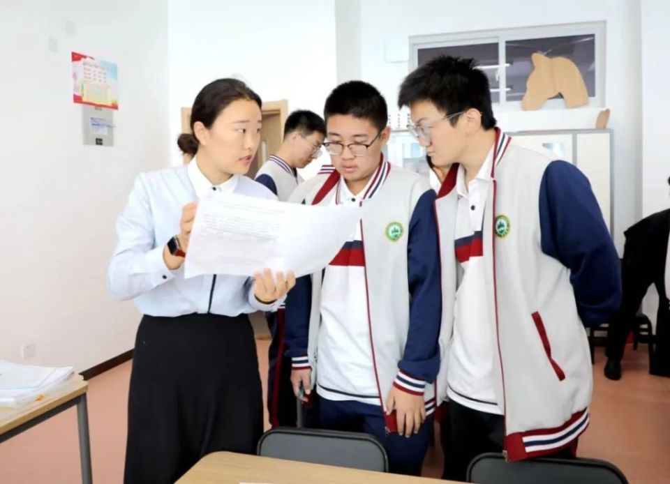 青岛昌乐二中高级中学:今天,致敬每一个闪闪发光的她!_腾讯新闻