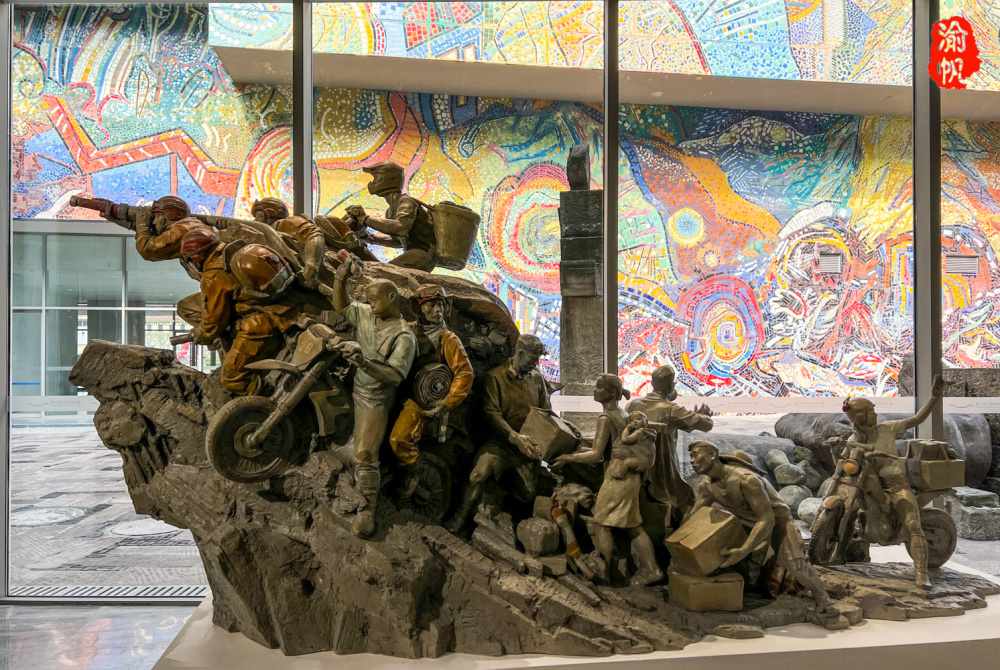 参观重庆罗中立美术馆人气最旺的是缙云救火雕塑场景令人感动