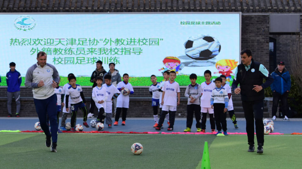 热爱足球,苦练球技,为成为天津足协青训中心梯队球员而努力,中营小学