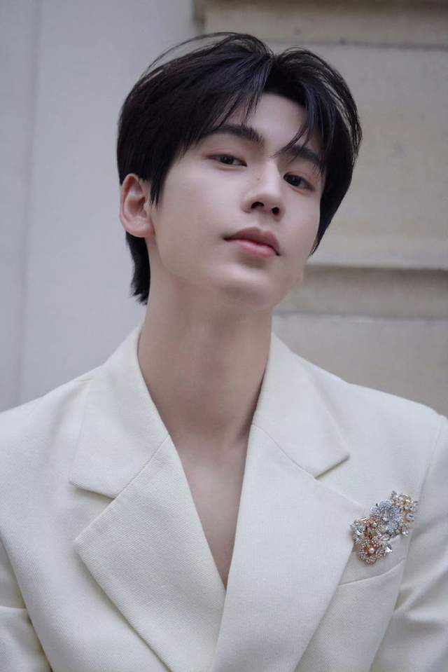 演员范津玮大婚,众明星出面祝福,张凌赫几句话可见其人品