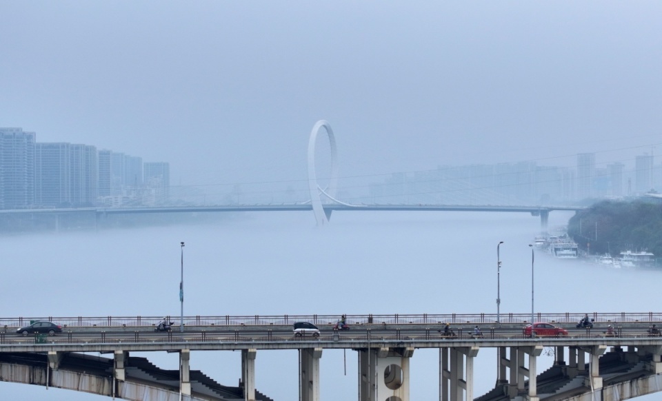 柳江河面再现平流雾