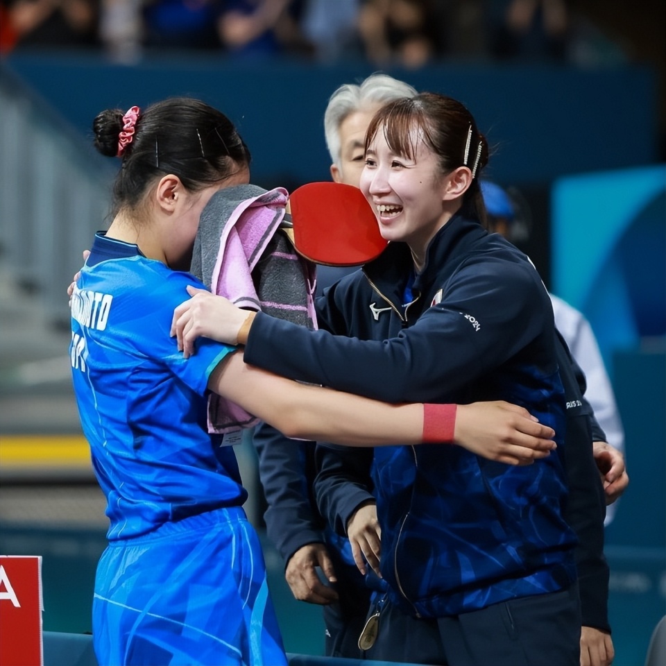 德国晋级乒乓球女团决赛,张本美和激动落泪,张本智和晒emoji表情祝贺