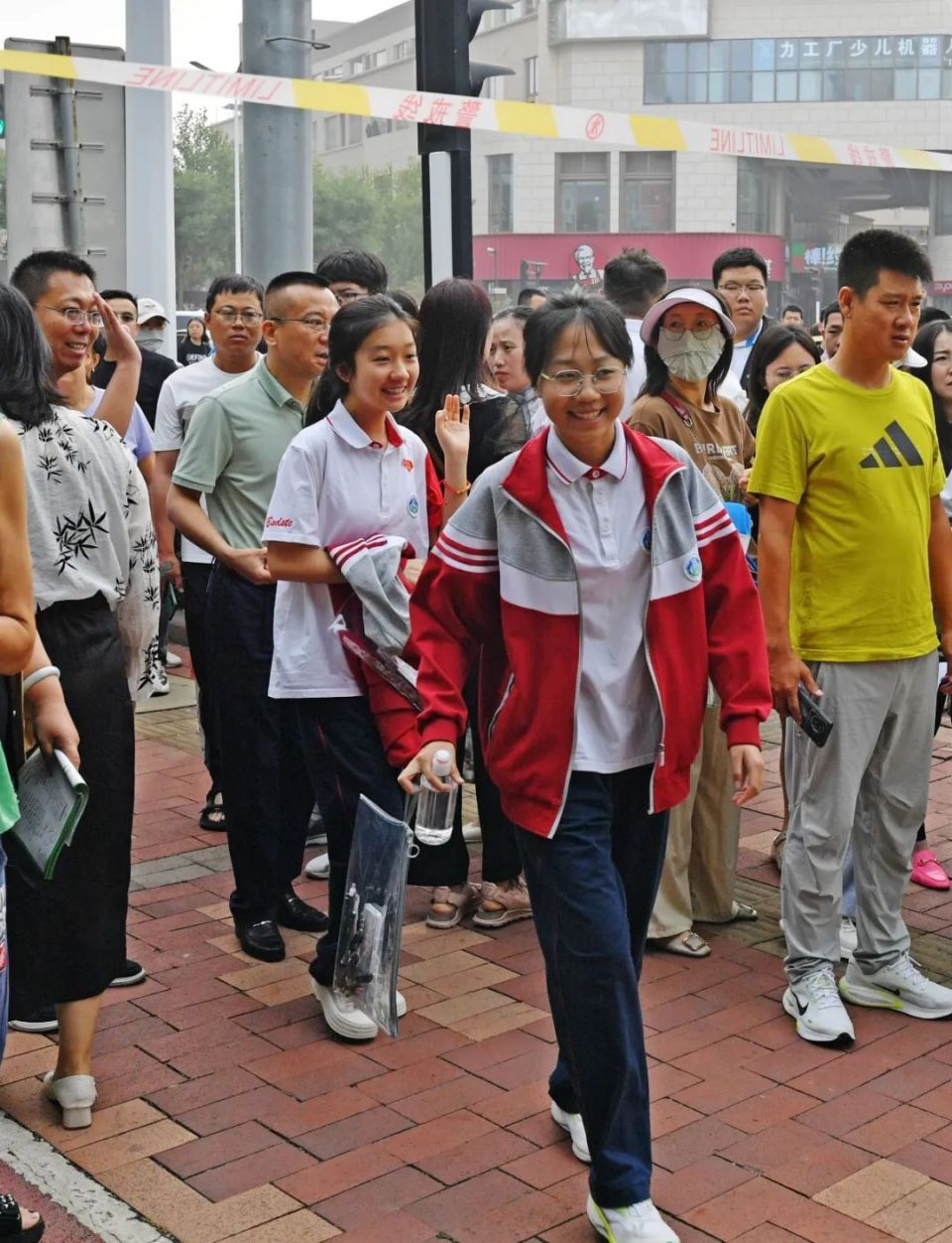 现场直击 | 滨城18475名中考生迈入考场