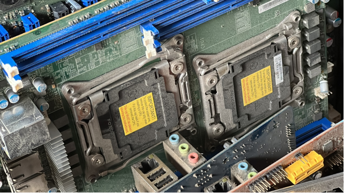 它有4相供电,而且各种插槽,扩展接口也给了很多;技嘉的h81m-ds