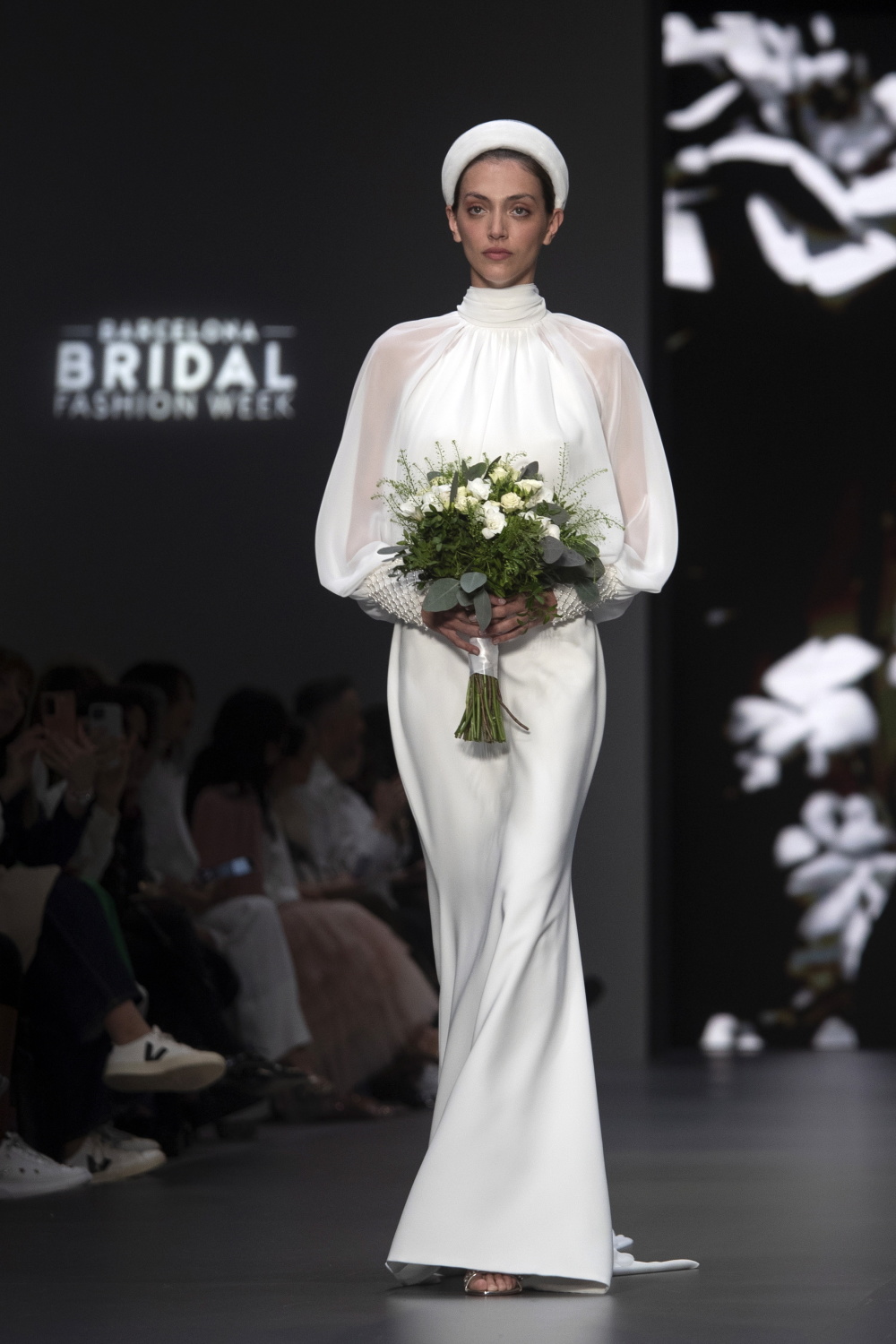 巴塞罗那婚纱时装周掠影_腾讯新闻