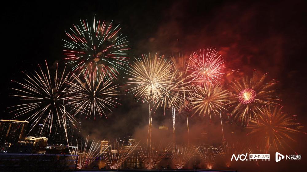 白鹅潭烟花汇演点亮羊城