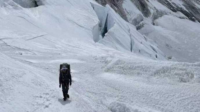 珠峰塌陷事故:南坡早有"堵车",冰川退缩存隐患