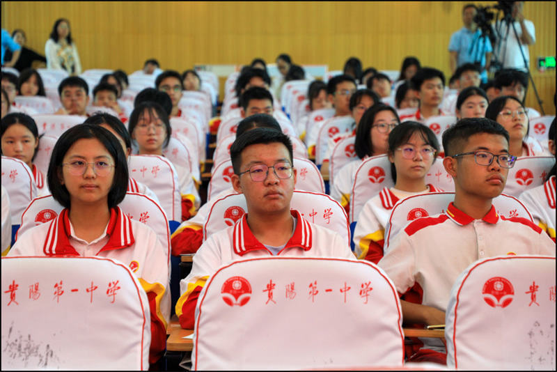 观山湖区人民法院庭审进校园活动走进贵阳一中