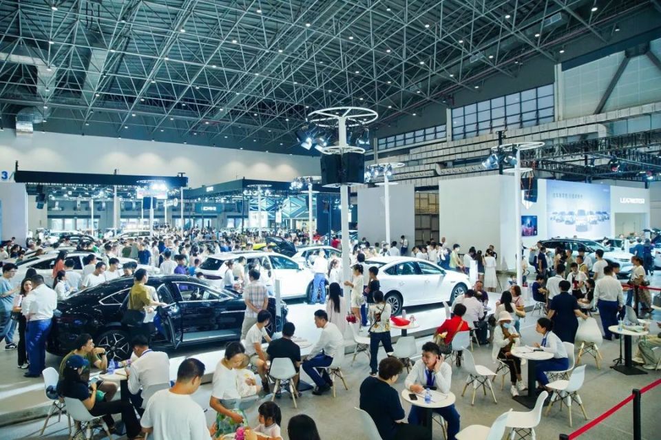 国际汽车博览会暨海南国际新能源汽车展在海南国际会展中心顺利闭幕