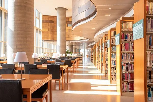 图书馆借阅量"断崖式"下降,需要关注哪些真问题? | 媒体札记