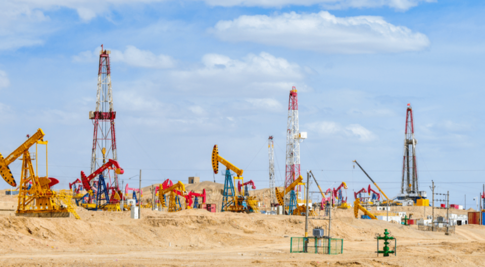 西部人物|秦文贵:戈壁荒漠上的石油逐梦人