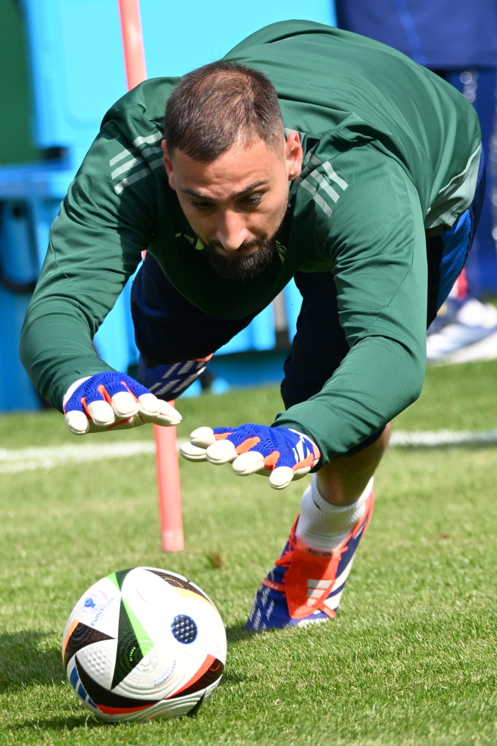 足球——意大利队备战欧锦赛