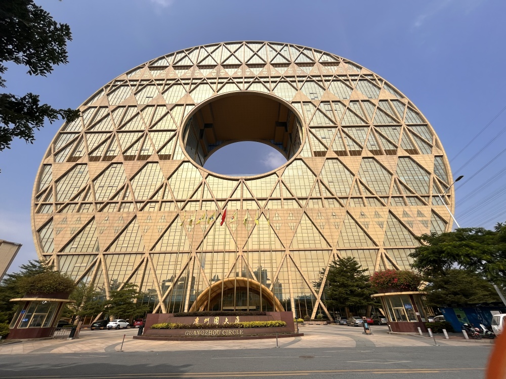 被拍卖的广州圆大厦扶梯停运货架积尘普遍存在欠薪问题