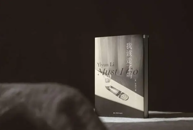 知识分子家庭出身,北京大学毕业后到美国读免疫学专业,博士毕业前一年