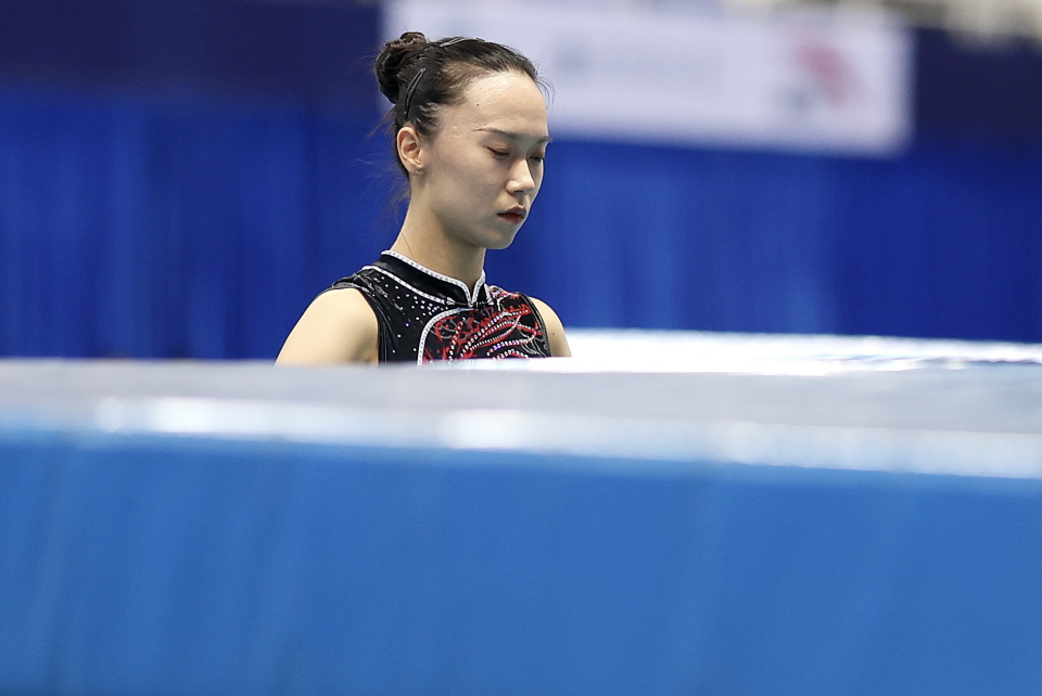 蹦床——全国冠军赛:朱雪莹获女子网上个人冠军