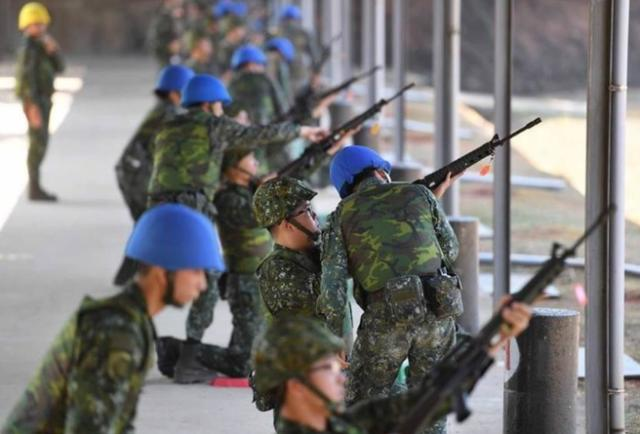 林正德：台军招募员告诉我，“战争一旦开始，你们义务役先上，职业军人殿后”_腾讯新闻
