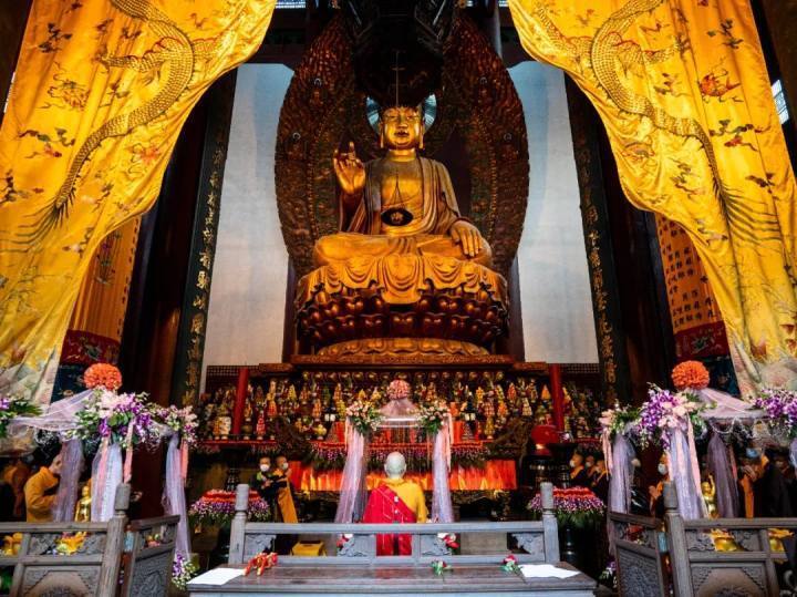 四月初八释迦牟尼佛圣诞,灵隐寺举行佛诞浴佛法会_腾讯新闻