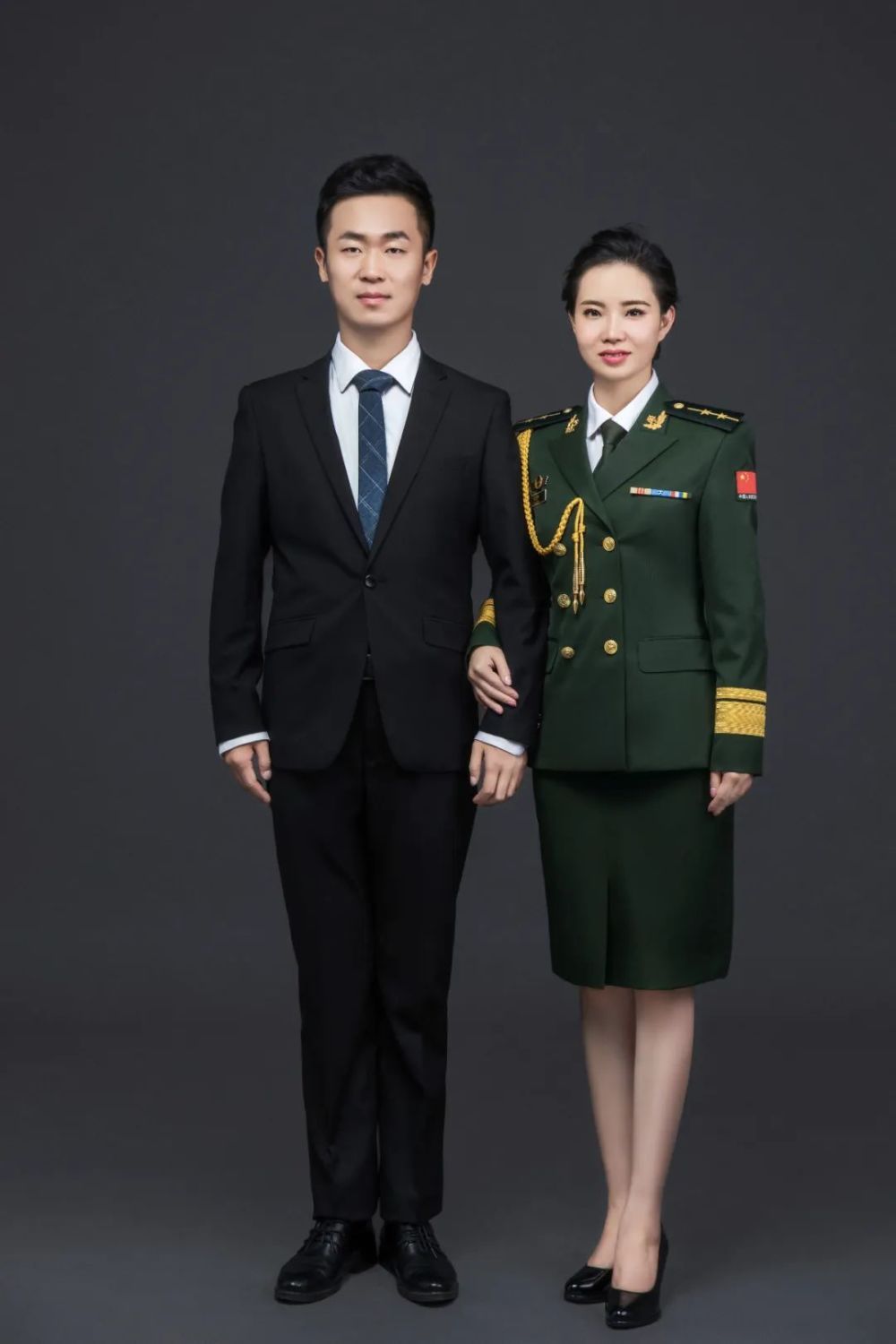 520专辑|绿军装白婚纱,爱与坚守同在_腾讯新闻