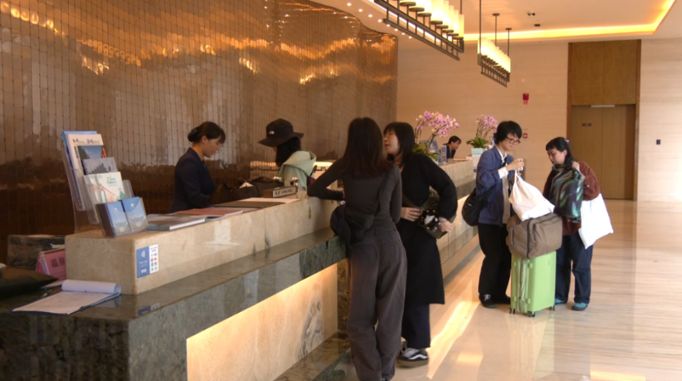 安顺酒店民宿预订全线爆满：预订量涨45%_腾讯新闻
