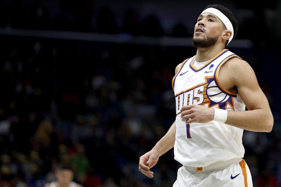 布克系列赛场均41.8分钟 拿下27.5分3.