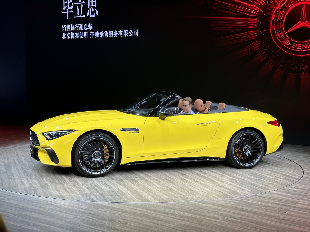 售199.98万元，4.0T大V8，奔驰AMG SL63敞篷跑车上市_腾讯新闻