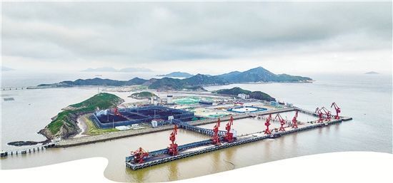 (台州港头门港区 叶兴良 摄)风从海上来,潮涌台州湾.