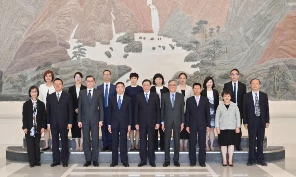 应勇会见香港特别行政区终审法院首席法官张举能_腾讯新闻