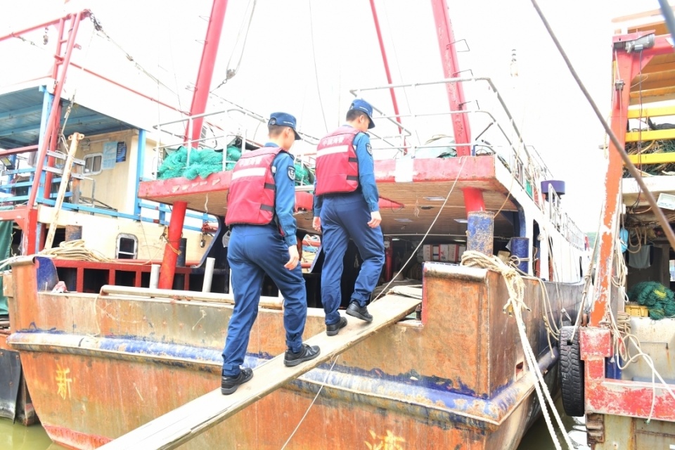 台风登陆在即!广东海警深入辖区全力开展防台风防汛工作