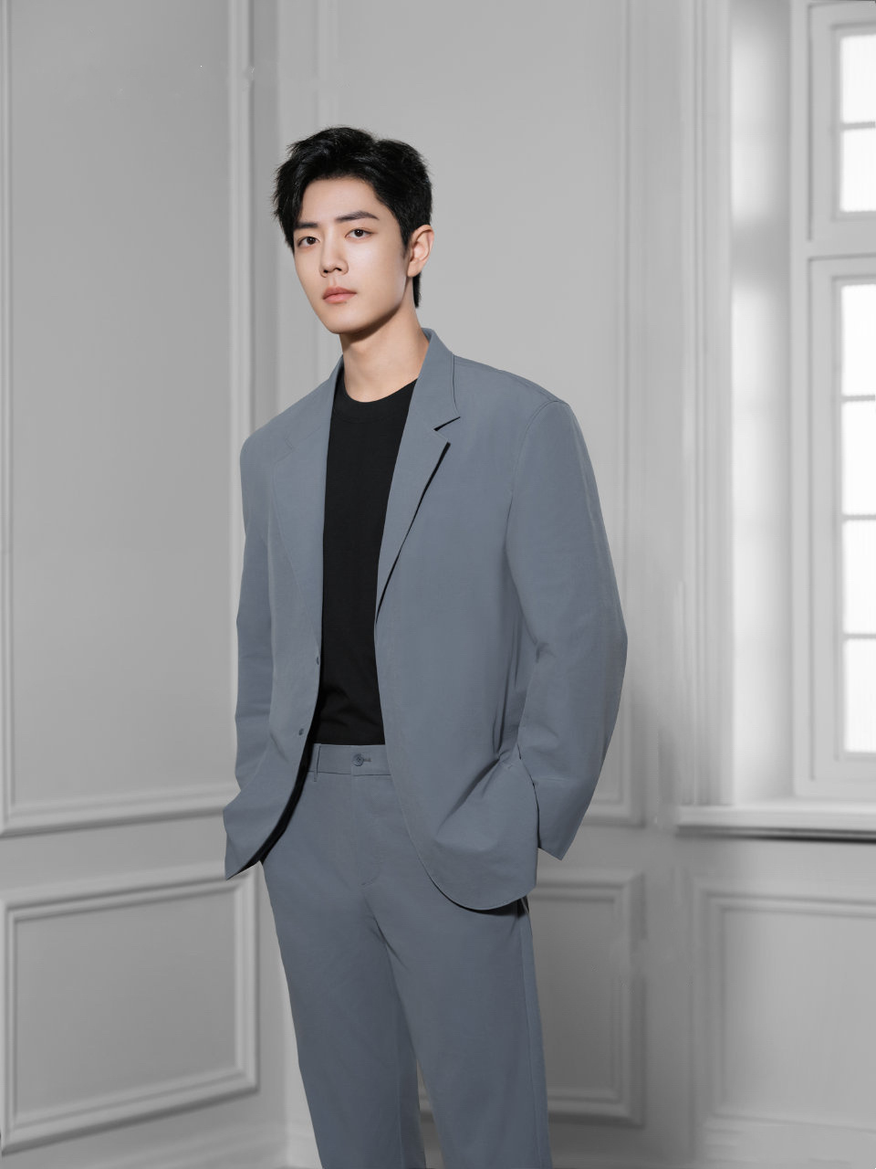 从设计师到艺人,肖战独有的凛冽的线条和柔和敏感的特质 ,各种场合