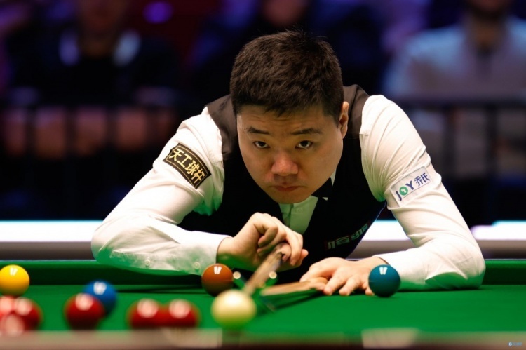 玉山斯诺克世界公开赛:丁俊晖逆转舒尔第,将战刘宏宇