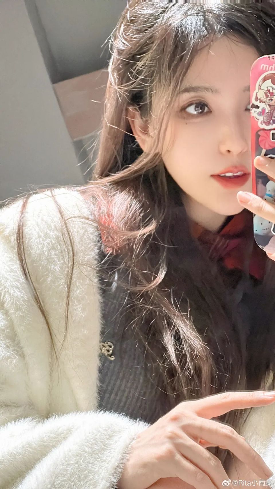 【lpl老婆】rita潮流感美照,膝盖上画一只蝴蝶_腾讯新闻