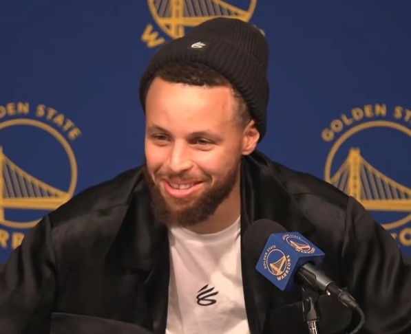 小吧问库里如何拥有他和阿耶莎这样的爱情库里瞬间从严肃变开心