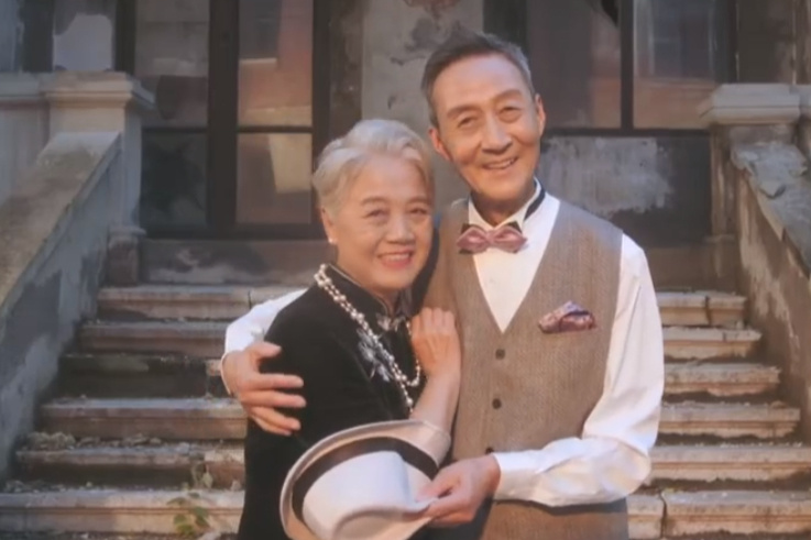 另外,在电视剧《熟年》中扮演李大爷的董照,饰演李大妈的朱怀旭老师也