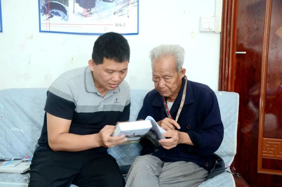 荡》《农家乐》《催眠歌》为代表的一批原生态山歌,歌词古朴,曲调优美