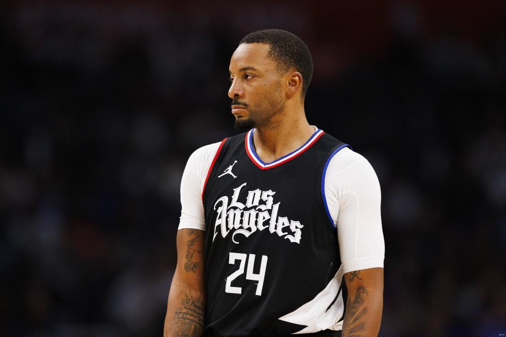 鲍威尔:我就是努力做任何能帮助球队赢球的事情 赢球最重要