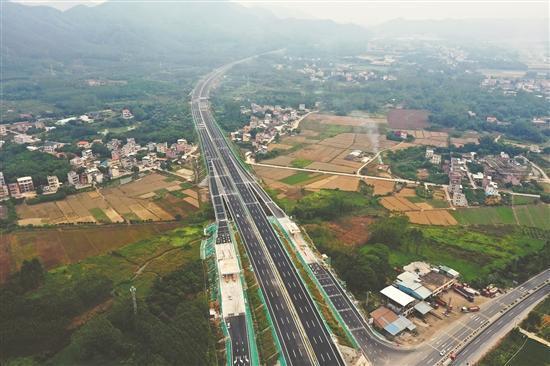 10月30日,韶惠高速惠州至龙门段(以下简称"惠龙高速")顺利建成通车,其