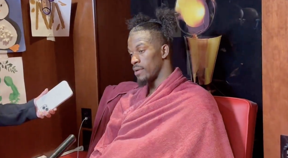 巴特勒你干嘛呢!这把队友都给吓懵了