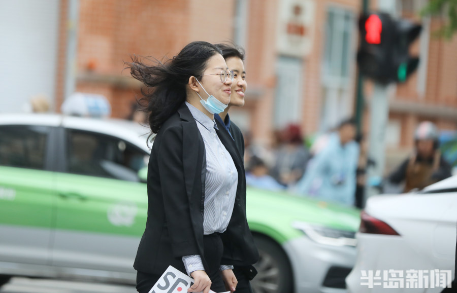 青岛阴冷天气凉风飕飕