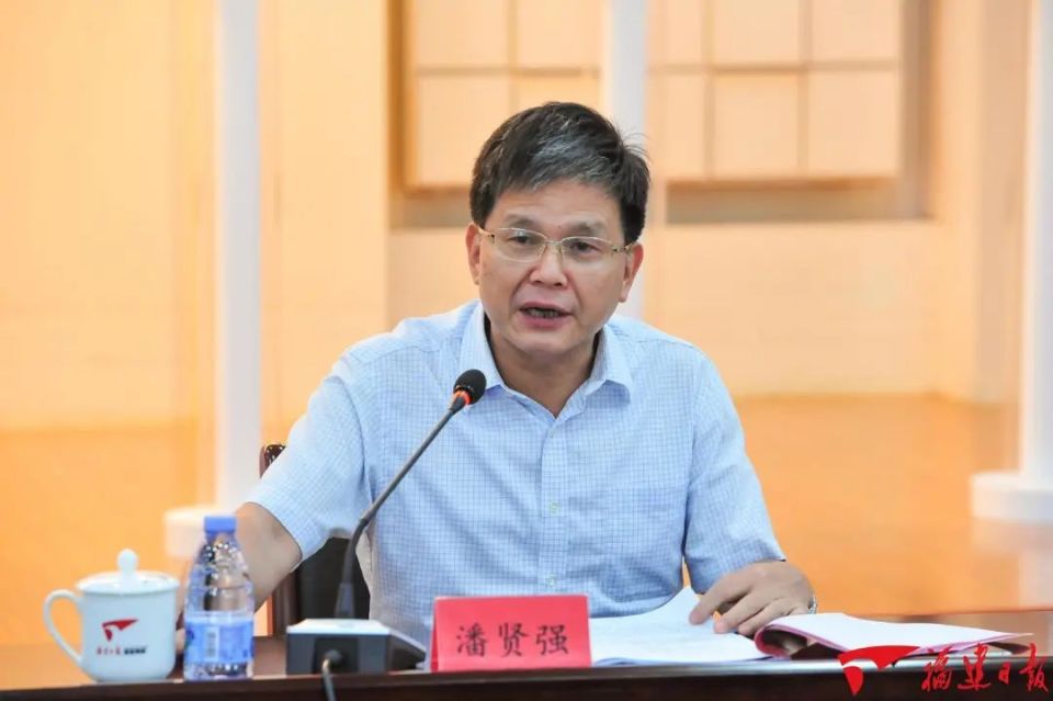 省委宣传部副部长福建日报社(报业集团)党组书记社长陈辉宗出席会议