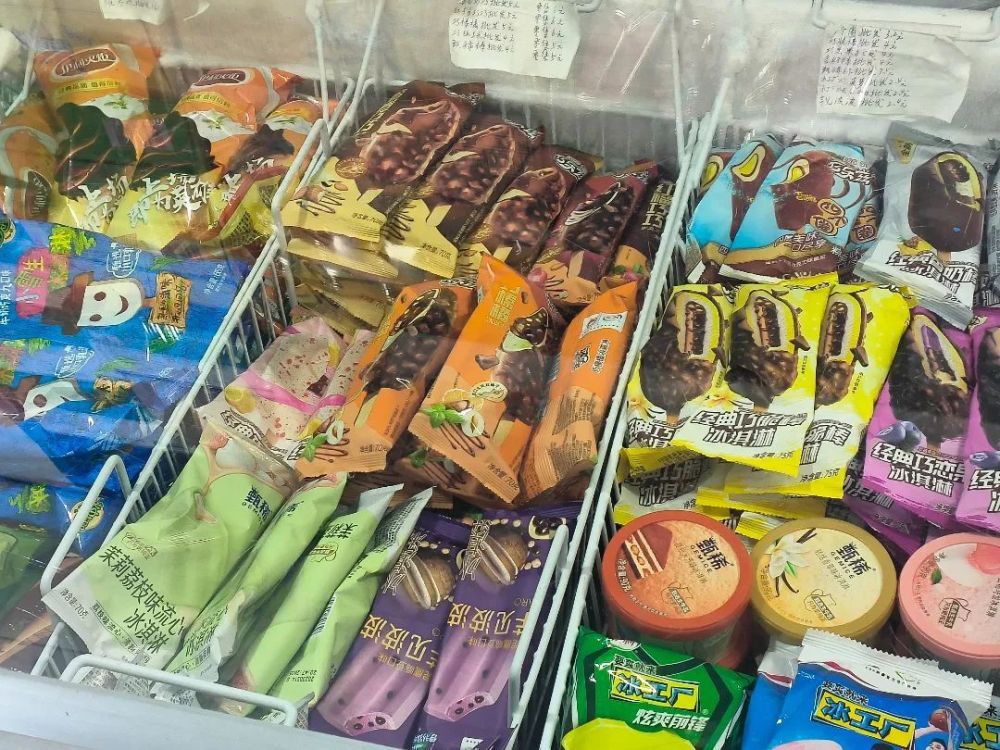 面而来走进店铺五昆路144-146号茸北冷饮批发把想要的冰棒通通带回家!