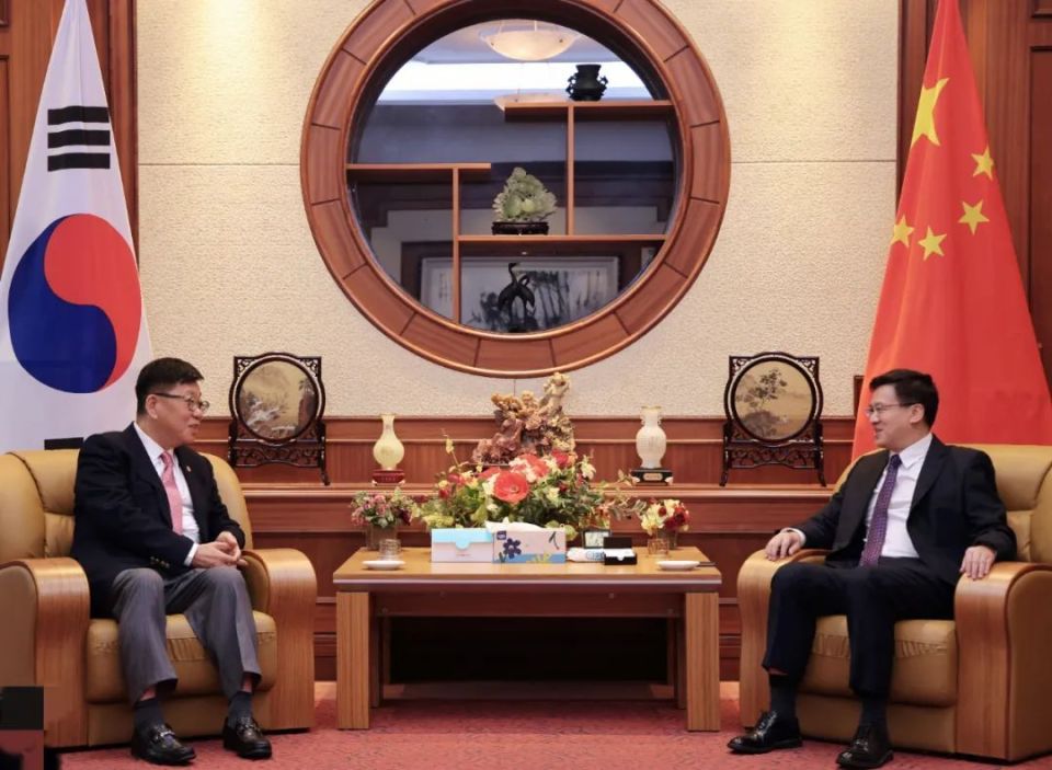驻釜山总领事陈日彪会见察哈尔学会会长韩方明_腾讯新闻