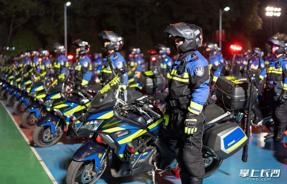 长沙特警铁骑队伍组建两年巡逻总里程可绕地球175圈