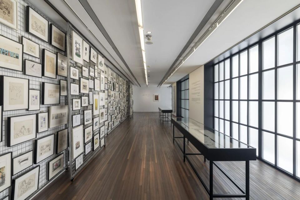 无界荐展 |从 “读者” 到 “作者”：张晓刚 50 年艺术轨迹首展开幕，松美术馆解锁时代镜像（附本周全国最新展览预告）_腾讯新闻
