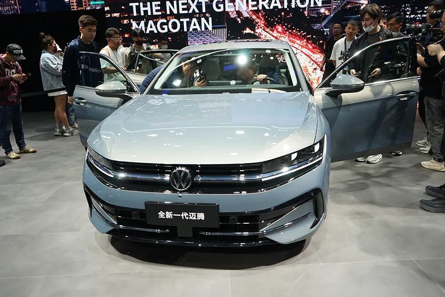 3,大众新迈腾车身尺寸方面,该车长宽高分别为5160x1987x1486