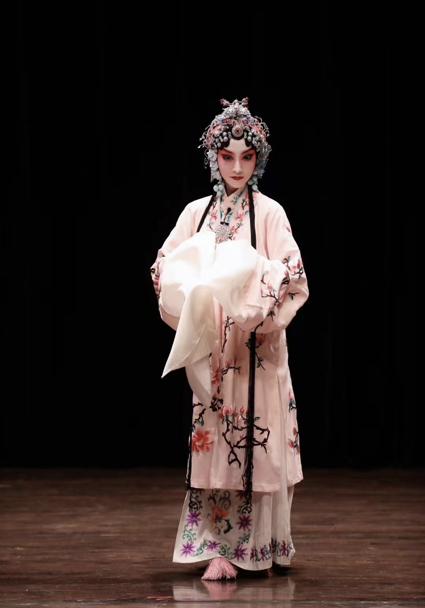 95后刘书含便是其中一位90后,00后"戏曲传承人"不在少数如今,像陈丽君