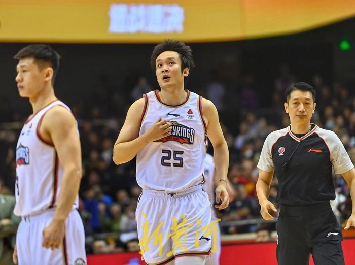 图集 | 丁彦雨航"回家",高速男篮险胜